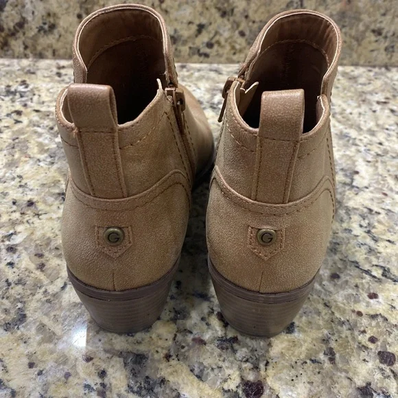 Guess light brown ankle boots - Picture 3 of 3